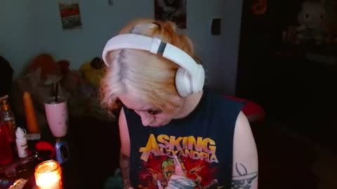 Snapshot of mary_janness chatting on 07.23.26 100 online show from 07.23.26