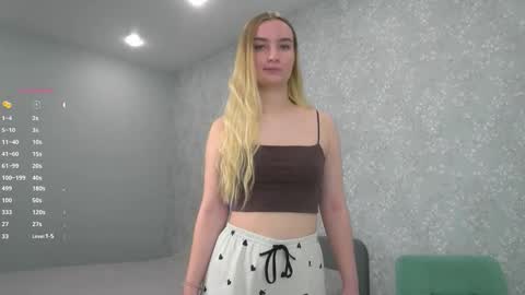 Snapshot of mary_laand chatting on 10.16.25 Mary . online show from 10.16.25