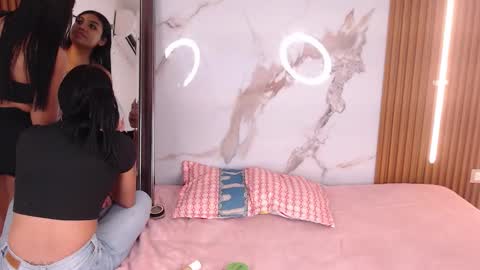 Snapshot of mary_live18 chatting on 09.24.25 Hi guys im Mary online show from 09.24.25