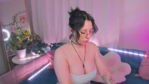 Snapshot of mary_radiant chatting on 02.04.26 Mary online show from 02.04.26