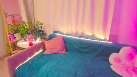 Snapshot of mary_radiant chatting on 02.05.26 Mary online show from 02.05.26