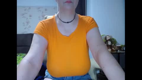 Snapshot of mary_x chatting on 06.17.26 Mary online show from 06.17.26