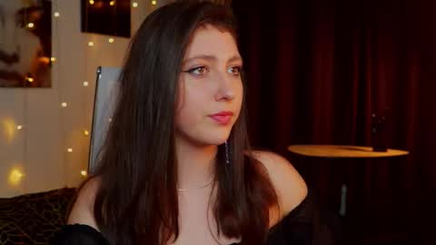 Snapshot of marymillerr chatting on 09.22.25 Mary Miller online show from 09.22.25