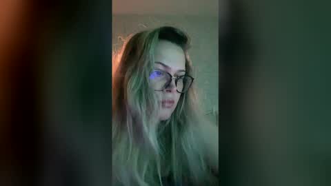 Snapshot of maryymartin chatting on 07.26.26 Mary online show from 07.26.26