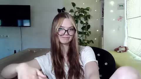 Snapshot of masakodownen chatting on 06.19.26 Nessa online show from 06.19.26