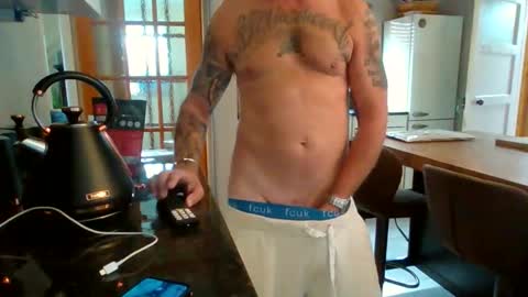 Snapshot of masked_masturbation_couple chatting on 09.11.25 Masked Masturbation Couple online show from 09.11.25