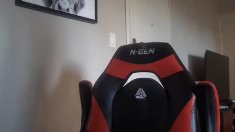 Snapshot of maskedmanblacc chatting on 10.16.25 maskedmanblacc online show from 10.16.25