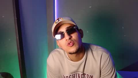 Snapshot of massimo_vidal chatting on 12.05.25 massimo_vidal online show from 12.05.25