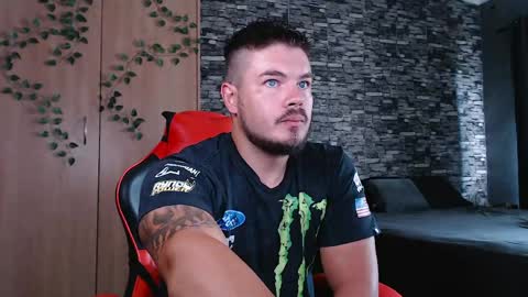 Snapshot of master__blue__eye chatting on 03.20.26 Master Blue Eye online show from 03.20.26