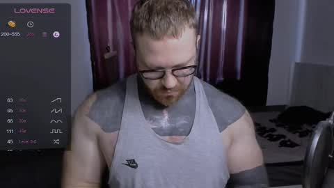 Snapshot of master_oil chatting on 03.10.25 Huge Alex online show from 03.10.25