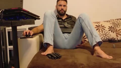 Snapshot of master_roberto333 chatting on 10.31.25 SIR online show from 10.31.25