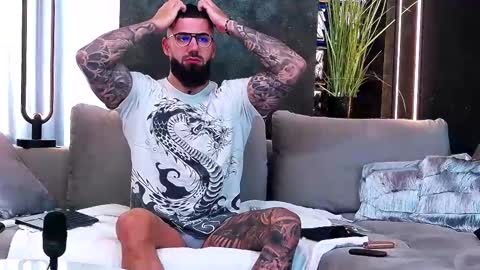 Snapshot of masterkingofmuscle chatting on 03.12.25 masterkingofmuscle online show from 03.12.25