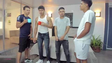 Snapshot of masters_sexx chatting on 11.11.25 Team Cris Darwin- Fernando- Stiven- David online show from 11.11.25