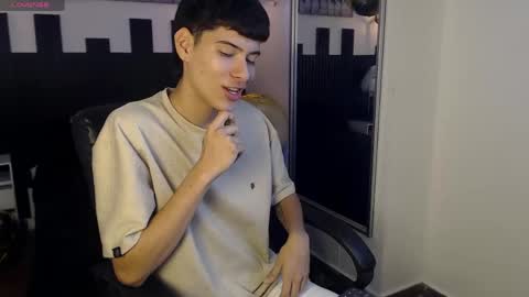 Snapshot of mateo_daza chatting on 05.19.26 MATEO online show from 05.19.26