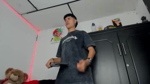 Snapshot of mateo_escobar chatting on 11.02.25 mateo_escobar online show from 11.02.25