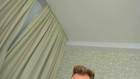 Snapshot of mateobenjamin chatting on 12.13.24 MateoBenjamin online show from 12.13.24