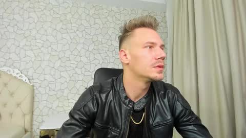 Snapshot of mateobenjamin chatting on 12.21.24 MateoBenjamin online show from 12.21.24