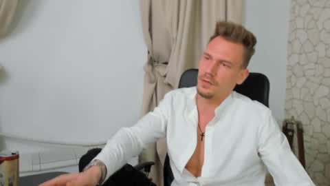 Snapshot of mateobenjamin chatting on 01.04.25 MateoBenjamin online show from 01.04.25