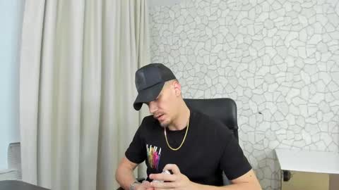 Snapshot of mateobenjamin chatting on 01.24.25 MateoBenjamin online show from 01.24.25