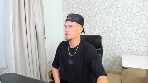 Snapshot of mateobenjamin chatting on 02.08.25 MateoBenjamin online show from 02.08.25