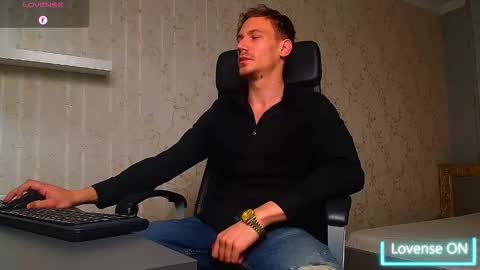 Snapshot of mateobenjamin chatting on 11.12.25 MateoBenjamin online show from 11.12.25