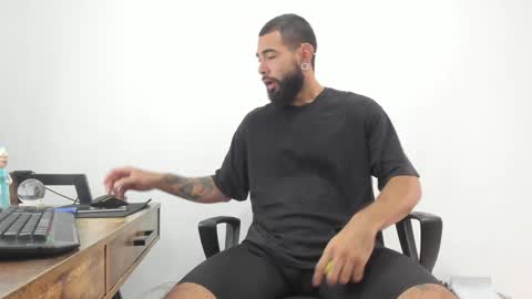 Snapshot of matheusbeard2 chatting on 02.08.25 Matheus online show from 02.08.25