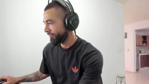 Snapshot of matheusbeard2 chatting on 12.03.25 Matheus online show from 12.03.25