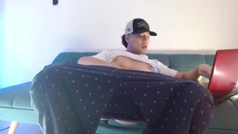 STRURIBE ON INSTAGRAM online show from 01.11.26