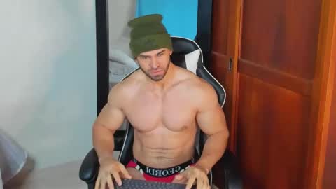 Snapshot of mathews_smith chatting on 10.10.25 mathews_smith online show from 10.10.25