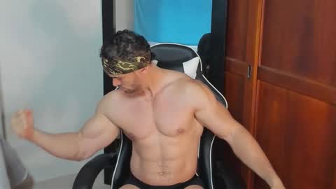 Snapshot of mathews_smith chatting on 10.21.25 mathews_smith online show from 10.21.25