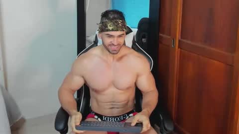 Snapshot of mathews_smith chatting on 10.24.25 mathews_smith online show from 10.24.25