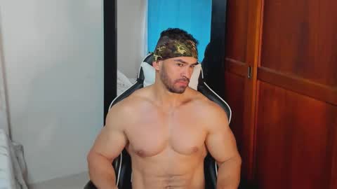 Snapshot of mathews_smith chatting on 10.31.25 mathews_smith online show from 10.31.25