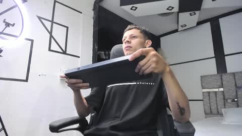 Snapshot of mathewsanz_ chatting on 04.04.26 MathewSanz online show from 04.04.26