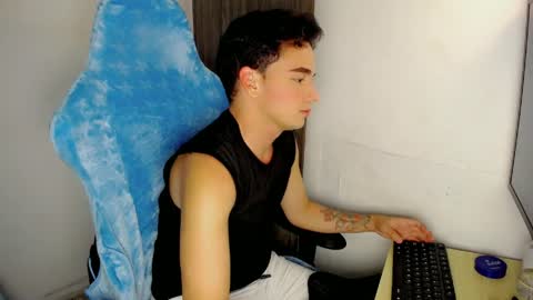 Snapshot of mathiass_twinkk_ chatting on 03.29.26 MATHIAS online show from 03.29.26