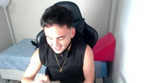 Snapshot of mathiass_twinkk_ chatting on 04.04.26 MATHIAS online show from 04.04.26