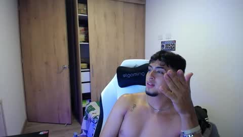 Snapshot of matias_bianco01 chatting on 09.12.25 matias online show from 09.12.25