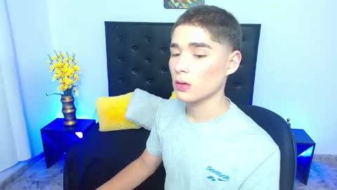 Snapshot of matiii18 chatting on 10.10.25 Mati online show from 10.10.25