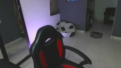 Snapshot of mattias_dantee chatting on 02.25.25 mattias online show from 02.25.25