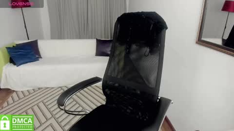 Snapshot of mature_blonde7 chatting on 12.19.24 Lana online show from 12.19.24