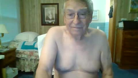 Snapshot of maturecouple1954 chatting on 01.12.26 SXECPL55 at G mail Dot Com online show from 01.12.26