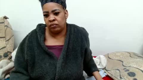 Snapshot of maturedbootyqueen chatting on 06.11.26 QUEEN online show from 06.11.26