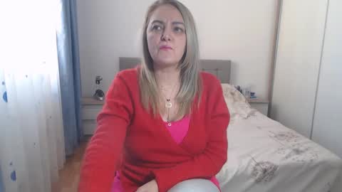 Snapshot of maturediana chatting on 02.25.25 maturediana online show from 02.25.25