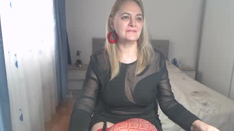 Snapshot of maturediana chatting on 02.27.25 maturediana online show from 02.27.25