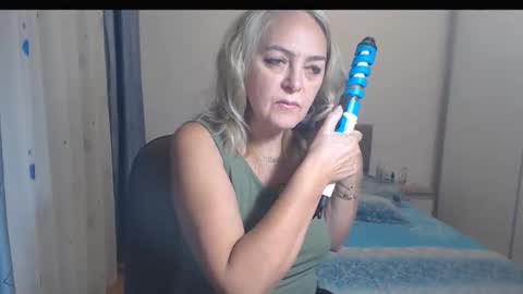 Snapshot of maturediana chatting on 10.27.25 maturediana online show from 10.27.25