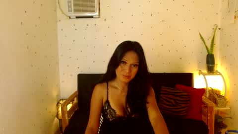 Snapshot of maturity_mommy_intown chatting on 09.20.25 maturity_mommy_intown online show from 09.20.25