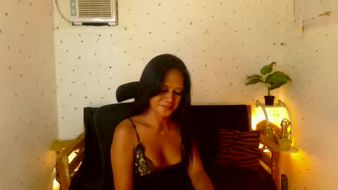 Snapshot of maturity_mommy_intown chatting on 10.11.25 maturity_mommy_intown online show from 10.11.25