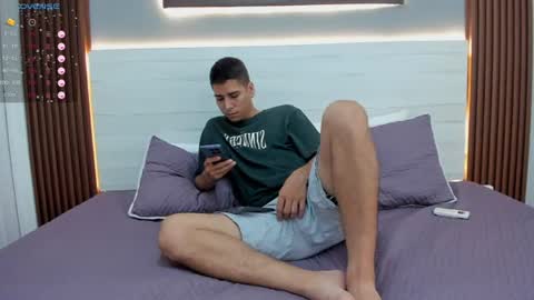 Snapshot of mauro_boy chatting on 06.20.26 mauro_boy online show from 06.20.26