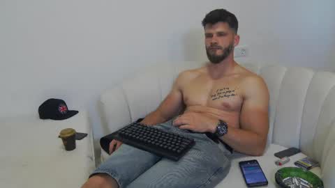 Snapshot of mauro_real_man chatting on 06.08.26 mauro_real_man online show from 06.08.26