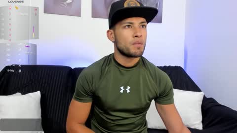 Snapshot of max_conor_ chatting on 11.11.25 Max Conor online show from 11.11.25