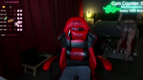 Snapshot of max_phoenix chatting on 12.15.24 Max online show from 12.15.24